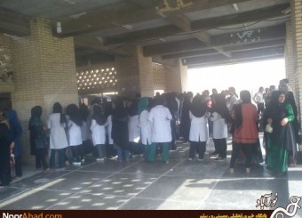اعتصاب چندین ساعته کارکنان و پزشکان ممسنی+ تصاویر
