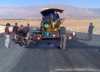 عملیات مرمت و بهسازی آسفالت جاده شیراز – یاسوج در دست اجراست