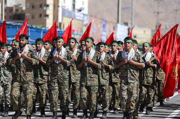 گزارش «حافظ نیوز» از آیین رژه اقتدار نیروهای مسلح مستقر در شیراز