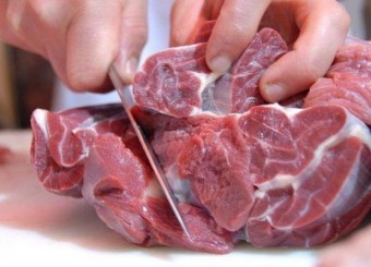 هشدار درباره یک بیماری کشنده در فصل گرما/خرید گوشت‌ بدون مهر دامپزشکی ممنوع