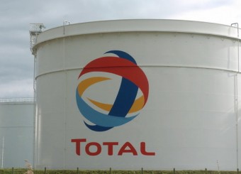 چرا با وجود لغو قرارداد توتال سود می‌کند؟/ توتال پرداخت رشوه را تأیید می‌کند، وزارت نفت تکذیب!