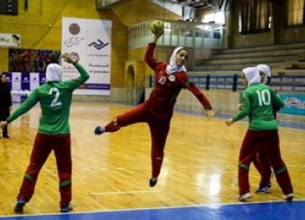 تیم هندبال دختران فیروزآباد قهرمان نونهالان کشور شدند