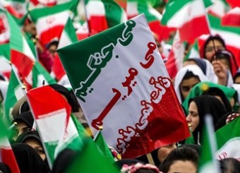 نور افشانی، سخنرانی علی لاریجانی و غرفه های متعدد فرهنگی در راهپیمایی