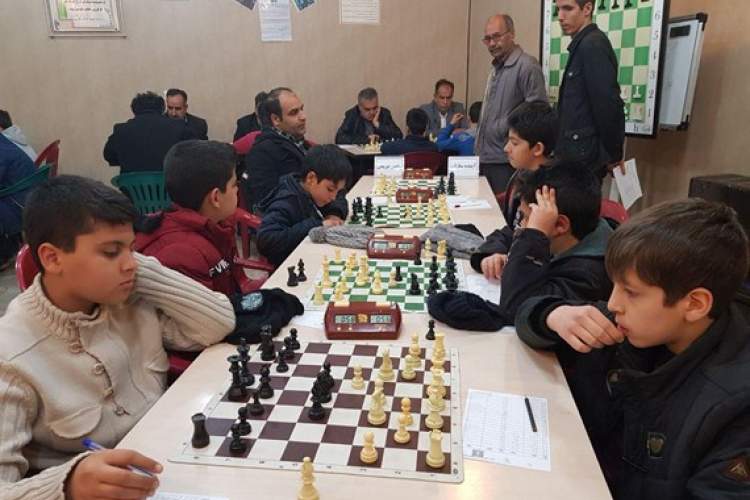 جشنواره استعدادهای شطرنج فارس در نیمه راه