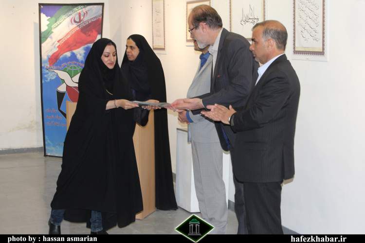 دومین مسابقه بداهه نویسی مشق ایثار در شیراز برگزار شد