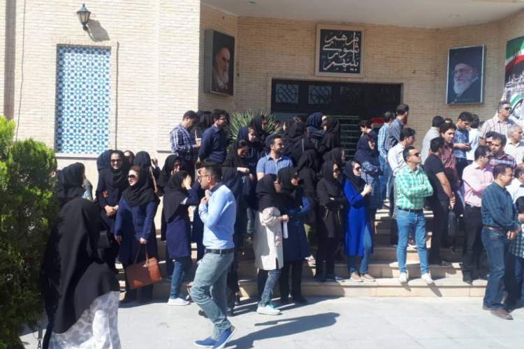 تجمع 800 مهندس در مقابل ساختمان شورای شهر شیراز