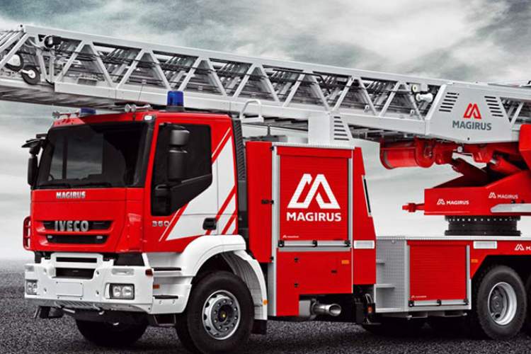 تجهیز عرصه های منابع طبیعی فارس به دو دستگاه  خودرو آتش نشانی جنگلی