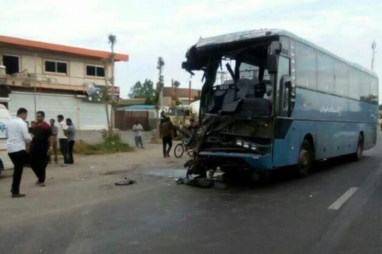 انتقال ۳۴ مصدوم واژگونی اتوبوس زائران کربلا به بیمارستان‌های شیراز