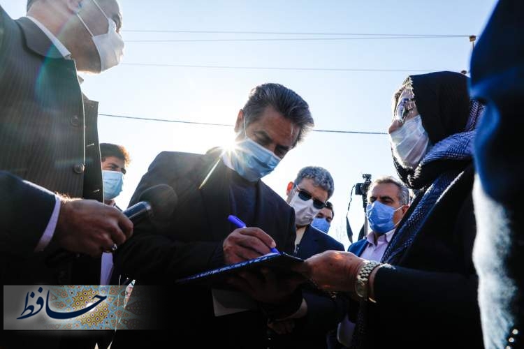 دستگاه های متولی امر باید به خواسته ها و مشکلات مردم مناطق حریم شهر شیراز همچون فاضلاب و آسفالت رسیدگی کنند
