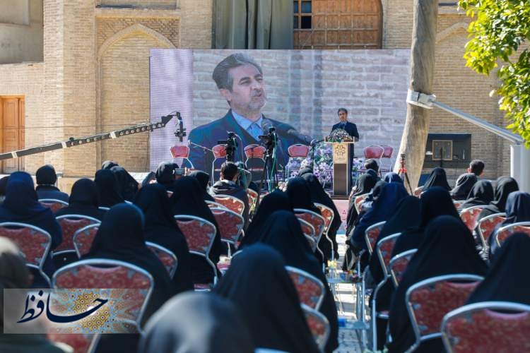 مراسم تجلیل از بانوان شاغل در شهرداری شیراز به مناسبت میلاد حضرت فاطمه زهرا (س)