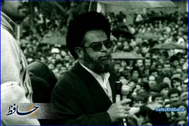 آیت‌الله سید احمد پیشوا در میان مردم انقلابی شیراز