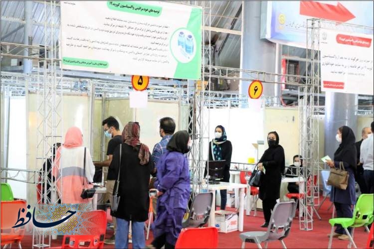 واکسیناسیون در نمایشگاه بین‌المللی شیراز/ عکس: محمدمهدی اسدزاده