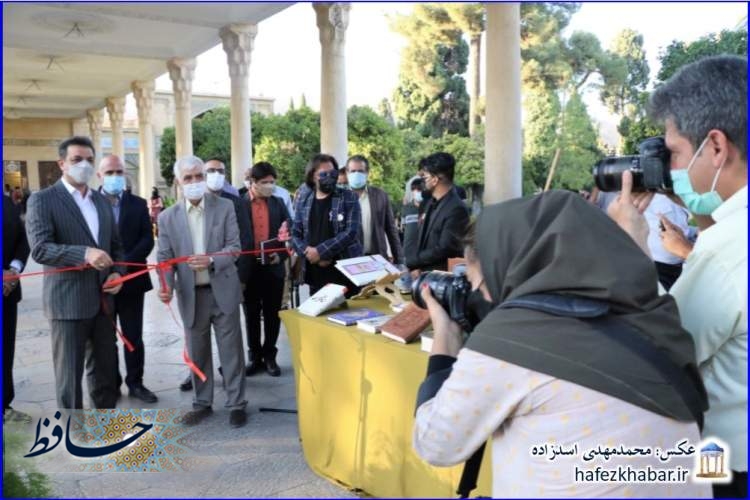 گشایش نمایشگاه کتاب هفته بزرگداشت حافظ در حافظیه/ عکس: محمدمهدی اسدزاده