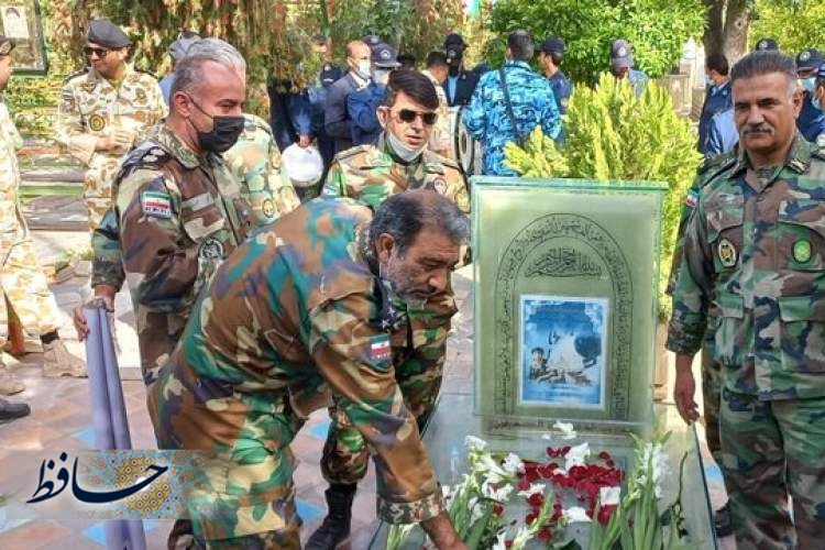 مراسم گل افشانی گلزار شهدا دارالرحمه به مناسبت هفته ارتش
