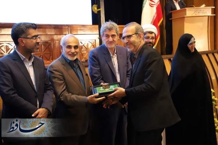 کسب عنوان برترین در دستگاه های اجرایی برای دانشگاه علوم پزشکی شیراز
