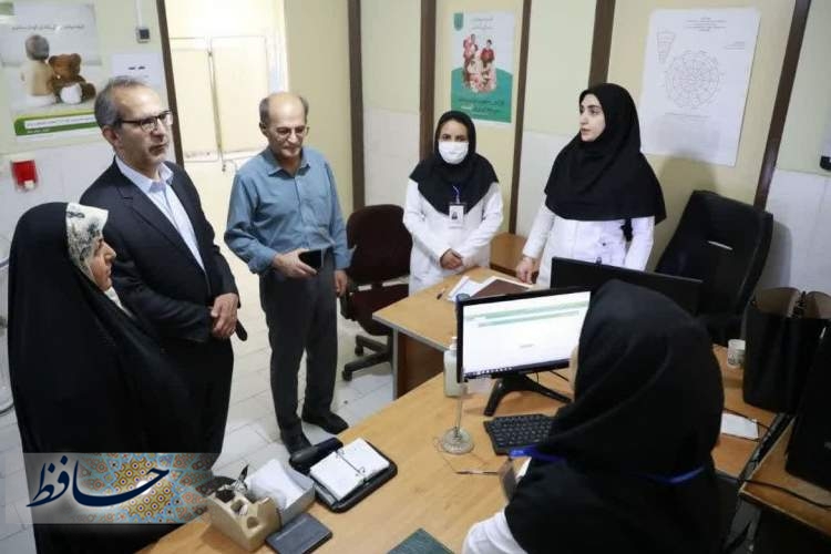 بازدید رییس دانشگاه علوم پزشکی شیراز از مرکز خدمات جامع سلامت شهری روستایی شهر میمند