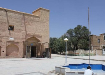 عرصه مسجد جامع سوریان بوانات در شان یک اثر تاریخی نیست