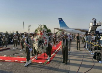 مراسم استقبال رسمی روسای سه قوه از پیکر جانباختگان منا در فرودگاه مهر آباد