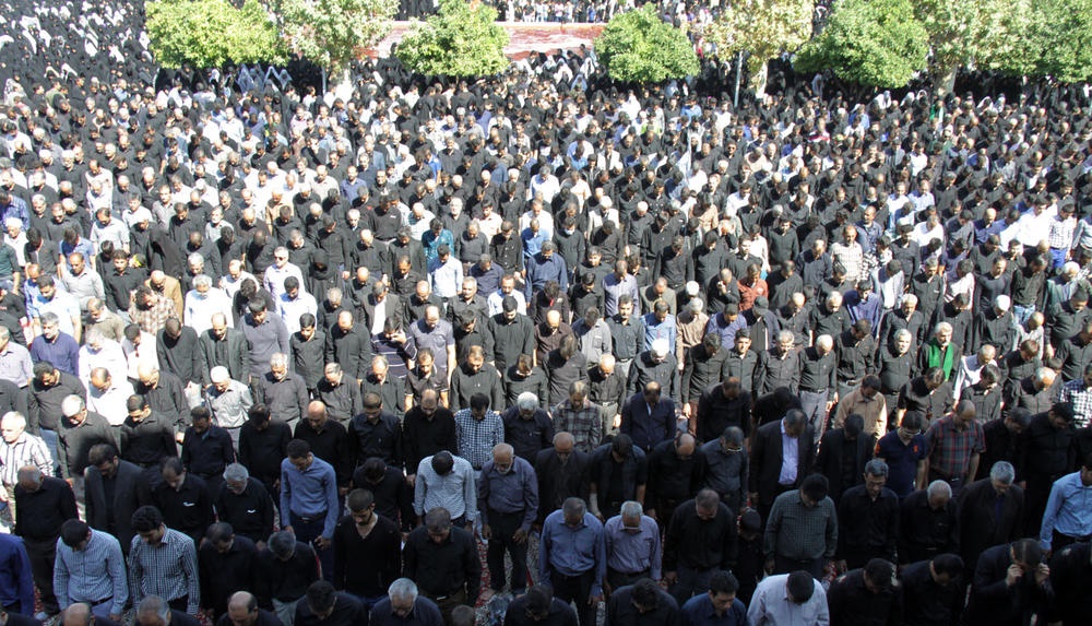 نماز ظهر عاشورا در شاهچراغ
