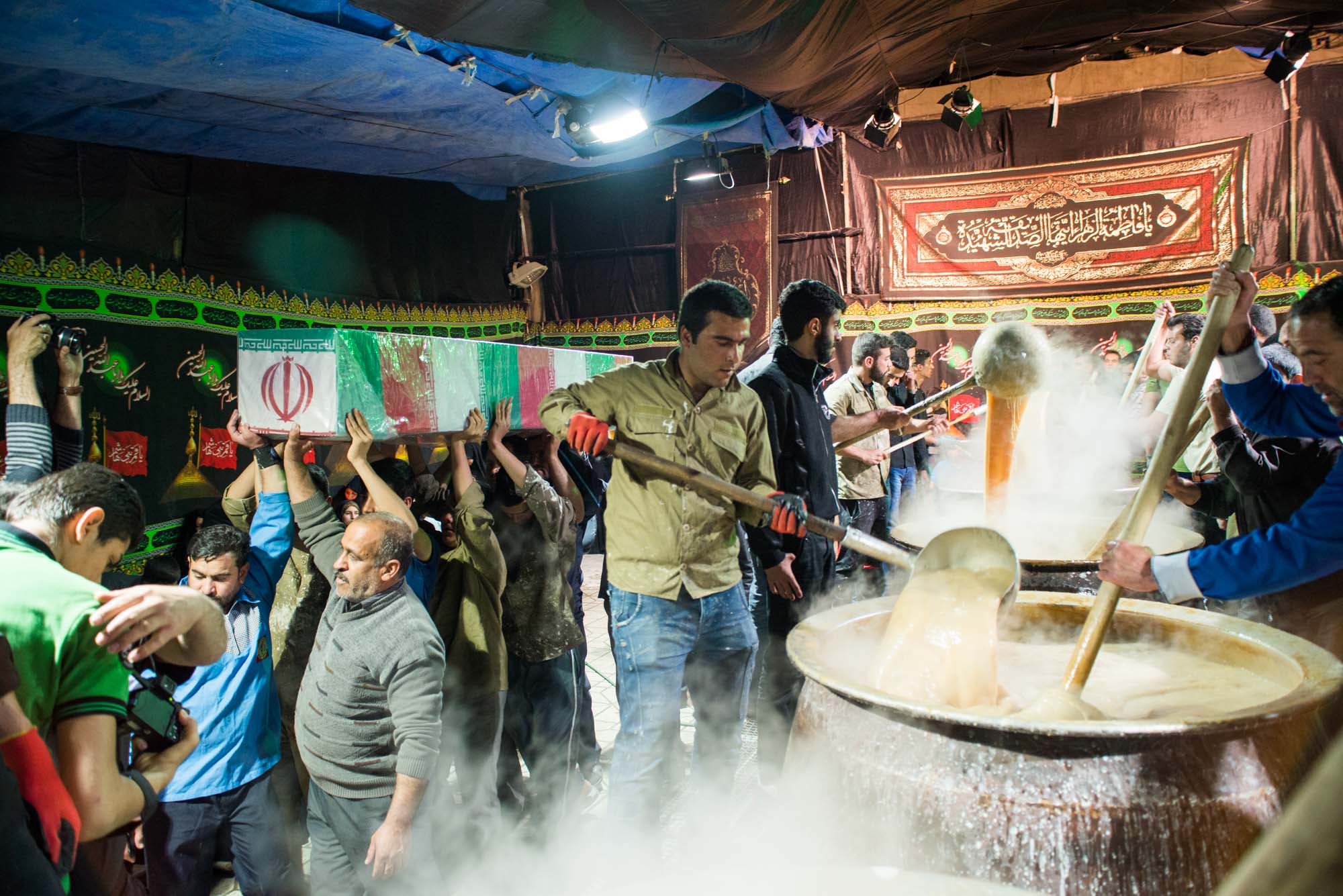 پخت سمنو در مسجد حضرت رقیه شیراز