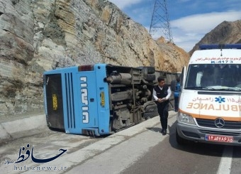 واژگونی اتوبوس در محور شیراز- مرودشت ۱۱ مصدوم برجای گذاشت