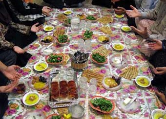 کارکردهای سفره ایرانی در خانواده ایرانی