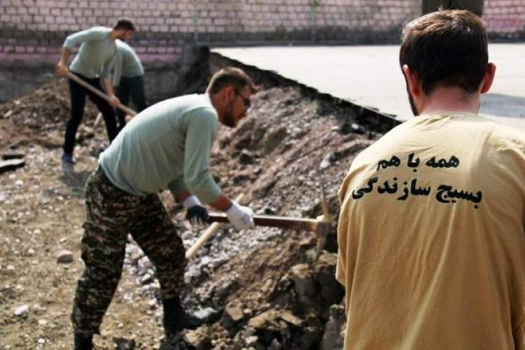 کمک رسانی 35 دانشجوی جهادگر استان فارسی از 16 فروردین در لرستان