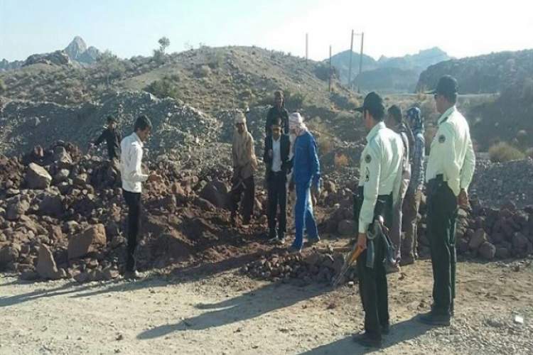 دستگیری اعضای باند برداشت غیر مجاز سنگ معدنی در شهرستان رستم