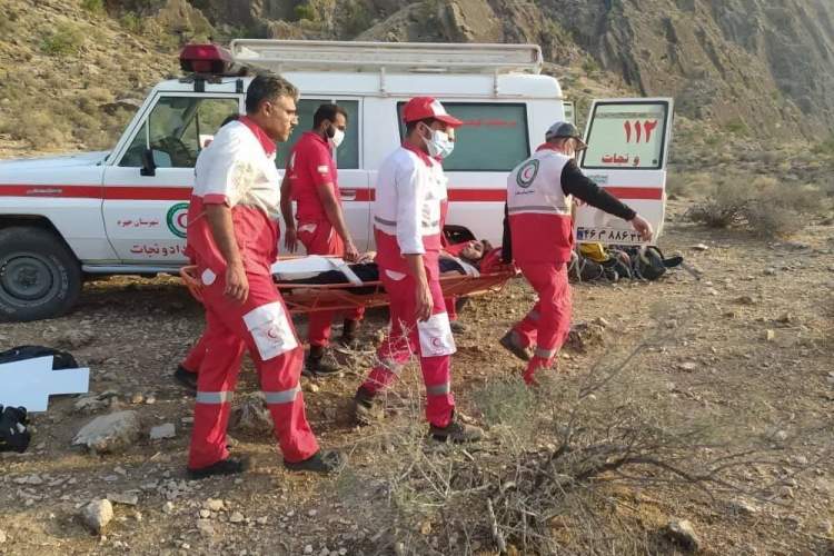 کوهنورد مصدوم در جهرم پس از ۸ ساعت عملیات امداد نجات یافت