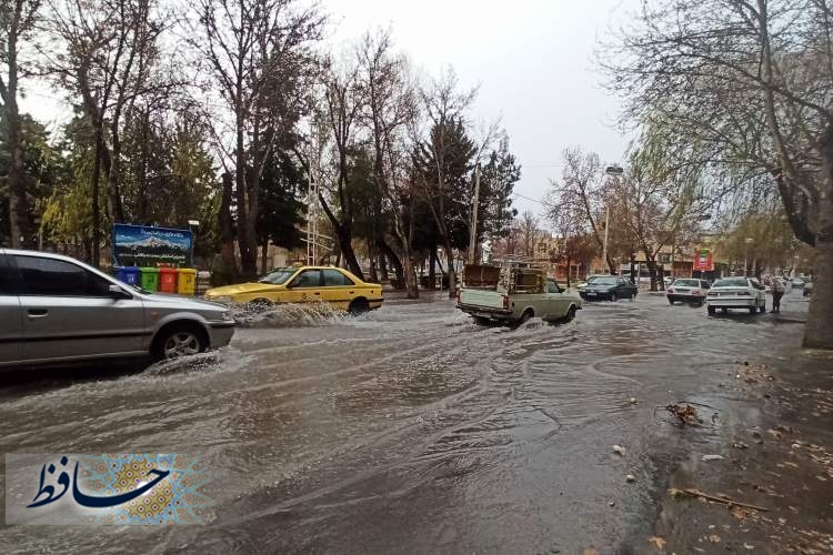 خوشحالی از بارش باران یا ناراحتی از اوضاع نابسامان شهر