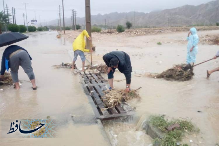 خدمات رسانی 80 گروه جهادی به 2200 خانواده سیل زده جنوب فارس