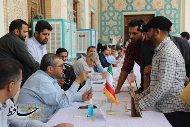 برپایی میز خدمت شهرداری شیراز در مصلی نماز جمعه