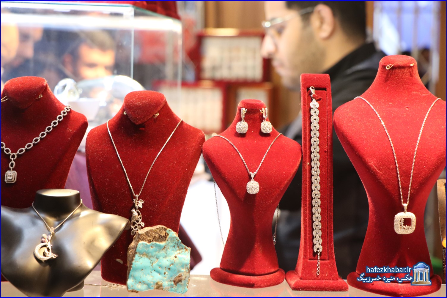 نمایشگاه طلا و جواهرات در شیراز/ عکس: منیره خسروبیگ
