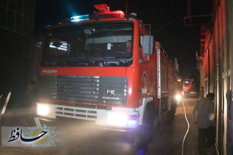 مهار آتش سوزی کارگاه درب سازی در سلطان آباد 