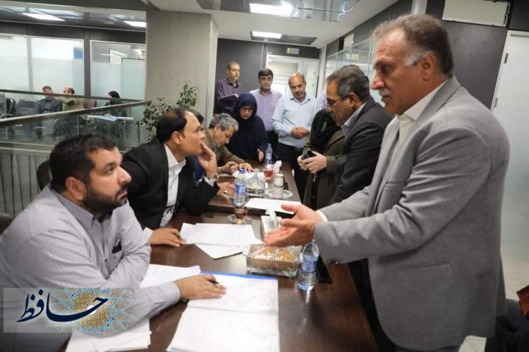 برگزاری میز خدمت به‌منظور بررسی مسائل حقوقی و ملکی شهروندان