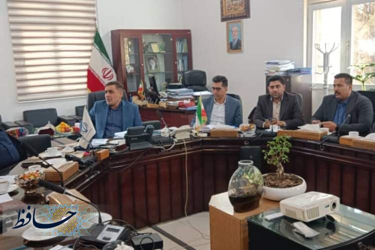 تأکید معاون اقتصادی استانداری فارس بر همکاری با اصناف برای تنظیم بازار کالاهای اساسی