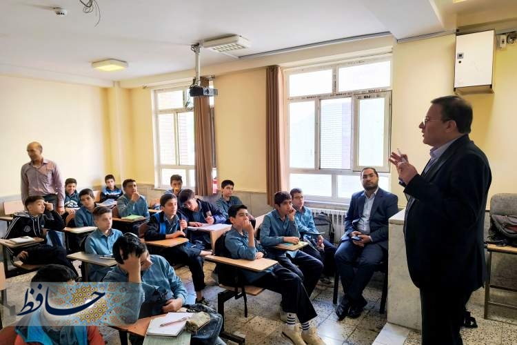 اجرای طرح آشنایی با پدافند غیرعامل در مدارس شهر صدرا