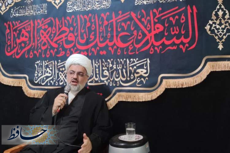 حضرت فاطمه (س) محور هستی و سرچشمه کوثر نبوت است