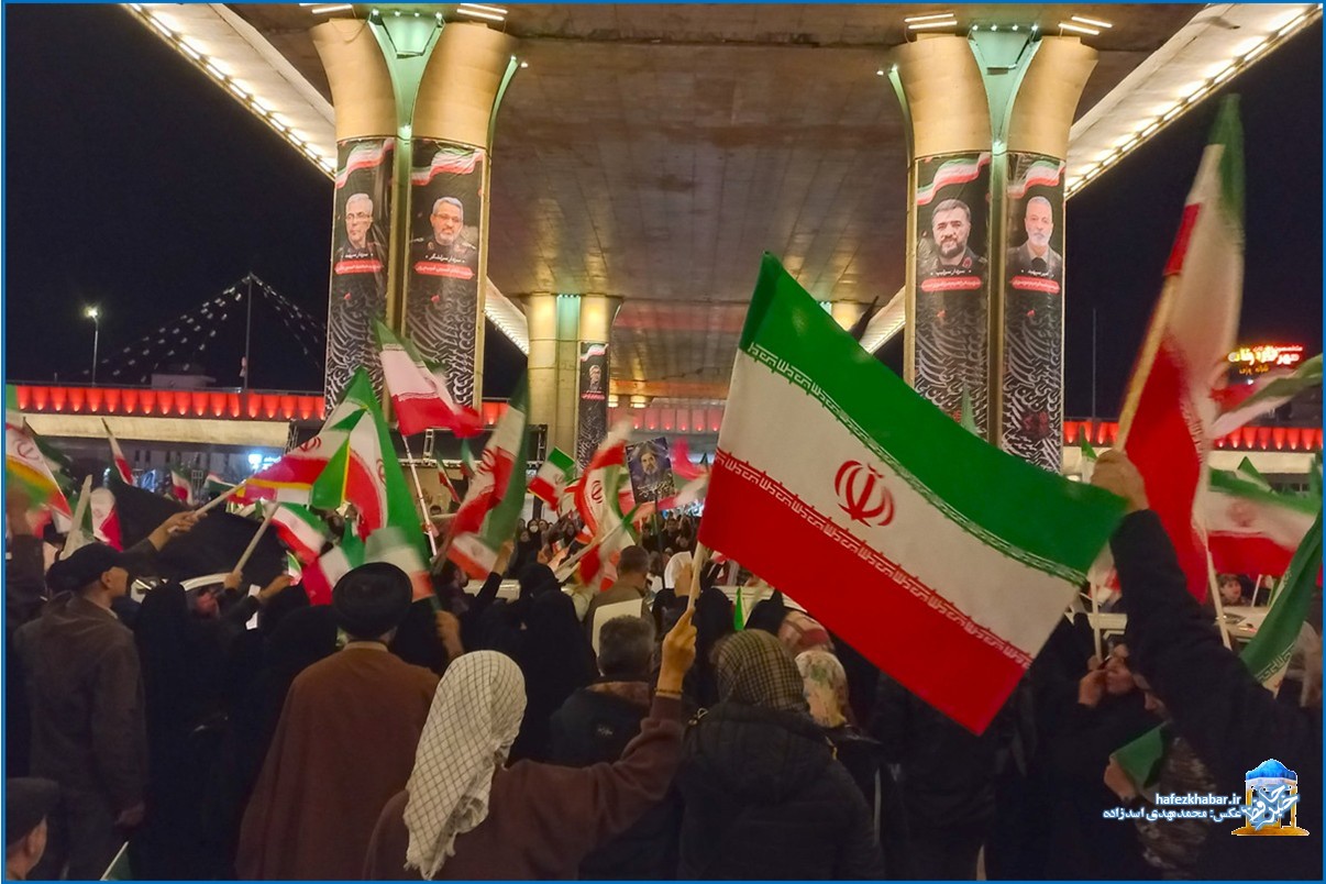 خروش شیراز در شب 12 فروردین/ عکس: محمدمهدی اسدزاده