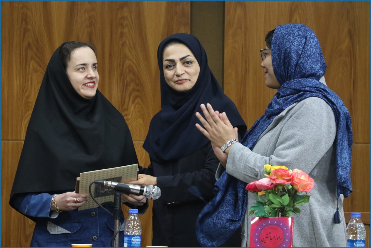 رونمایی از کتاب شرح مثنوی رموز العاشقین/ شیما پرهیزگار، نیره محمدی، افسون حمیدی/ عکس: محمدمهدی اسدزاده